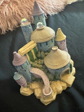 Vintage Spoontiques 1990s resin castle with Crystal  Finials